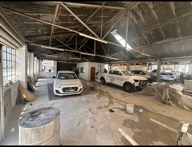 2,230M² INDUSTRIAL YARD FOR SALE IN KEMPTON PARK CENTRAL
